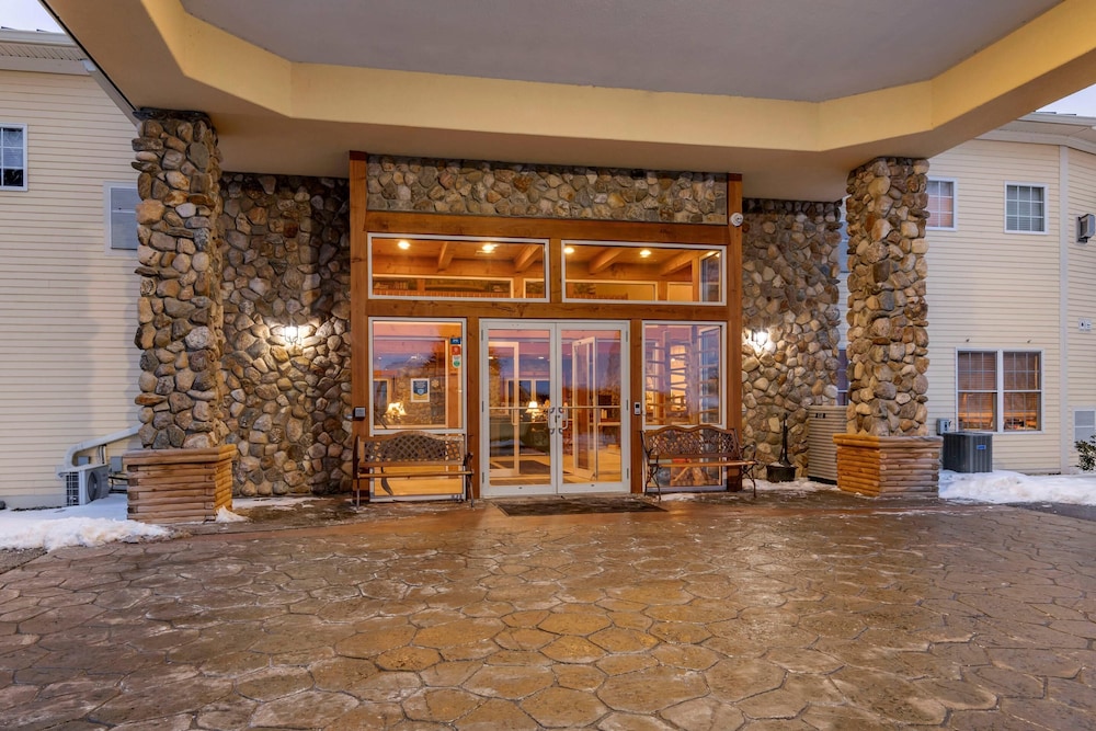 Mountain Edge Suites at Sunapee, an Ascend Collection Hotel 37/69