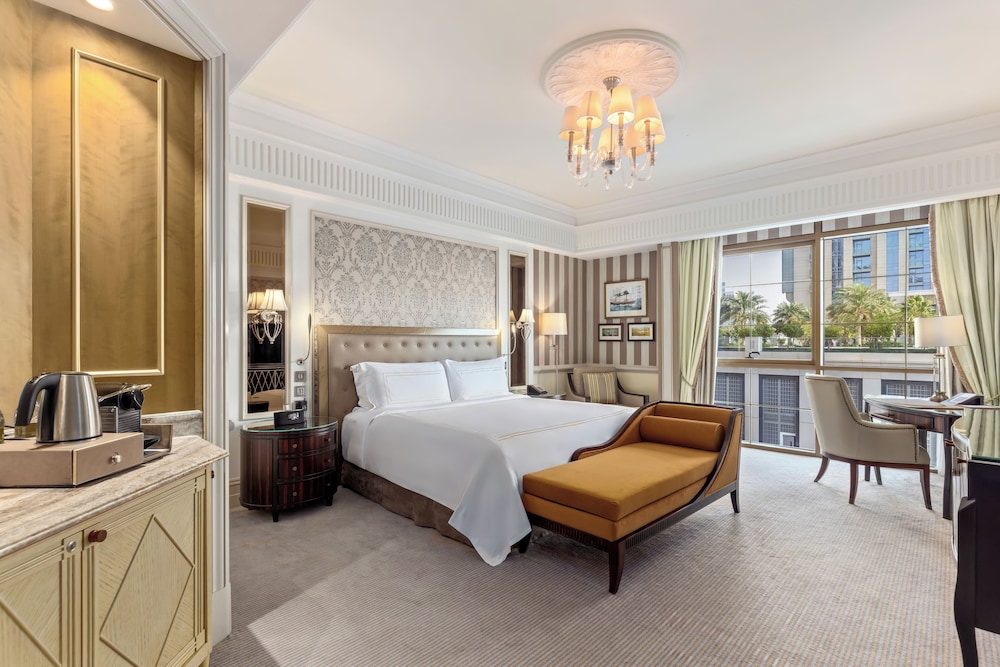 GRAND, DELUXE, KING BED