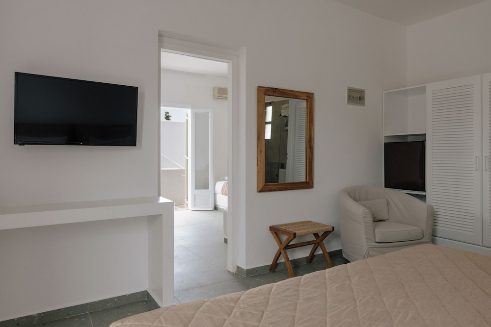 Pnoi Hotel 32/49