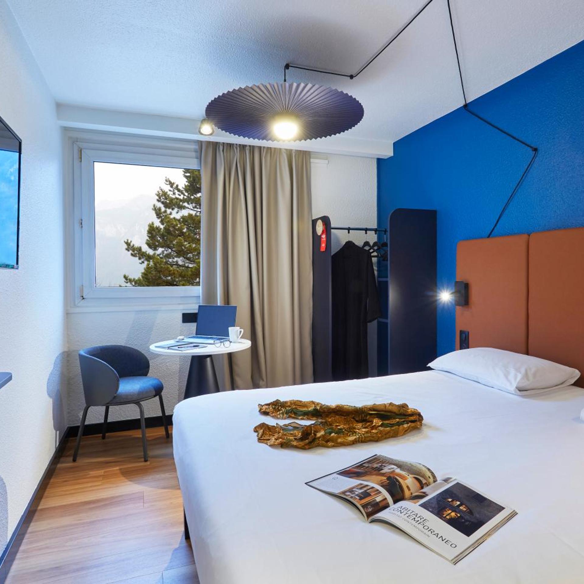 Side by Side, Double Bed
