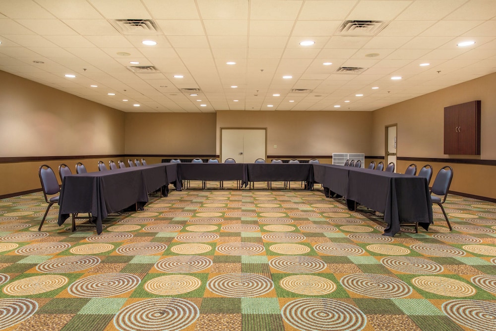 Holiday Inn Bloomington 51/53