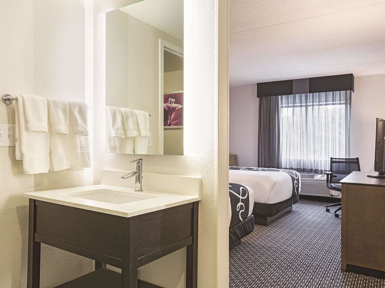 La Quinta Inn & Suites by Wyndham Baltimore BWI Airport 52/52