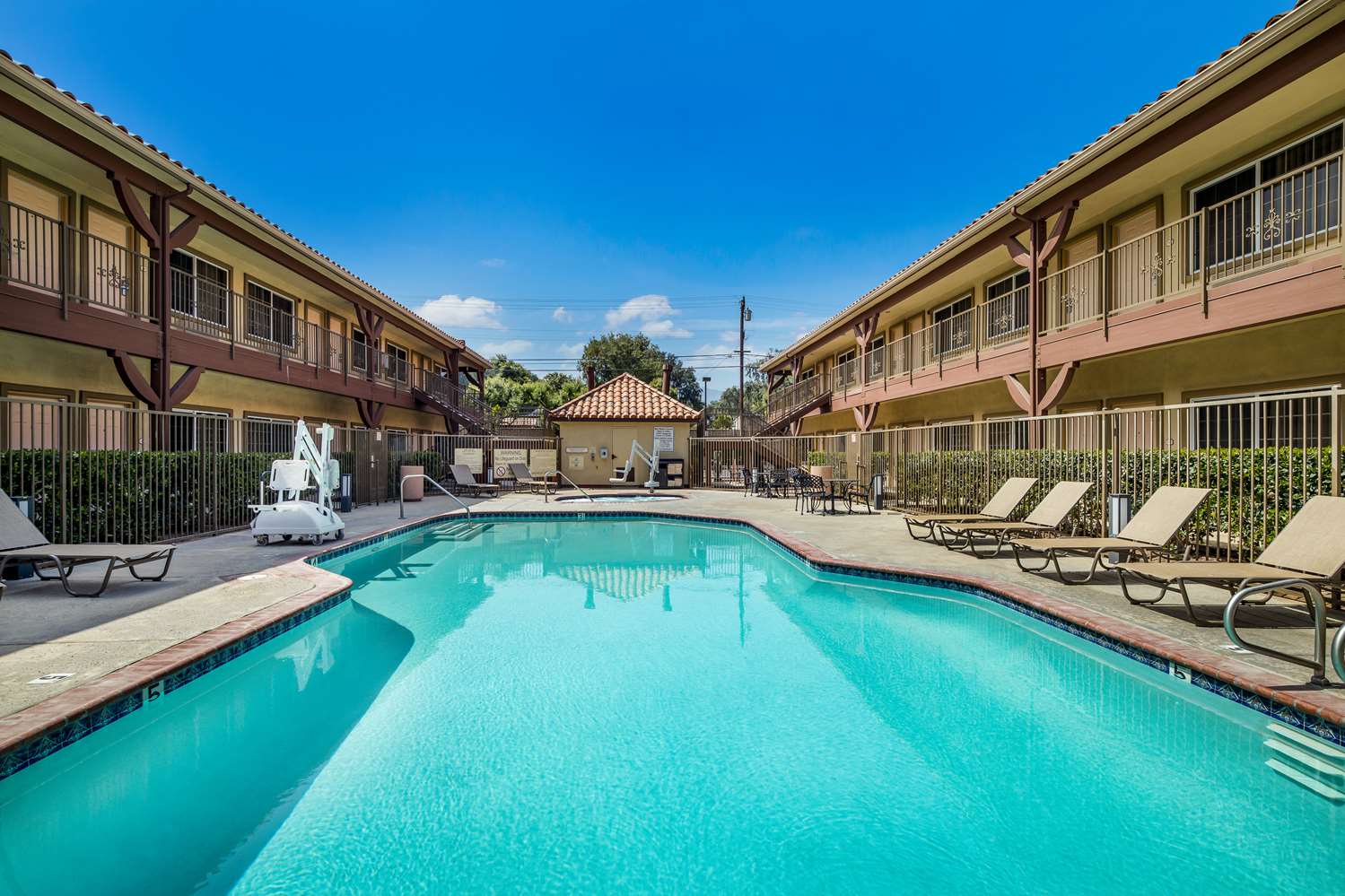 Best Western Corona Hotel and Suites 32/33