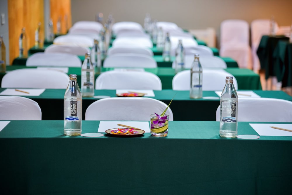 SEASON PALACE HUAHIN HOTEL 30/40
