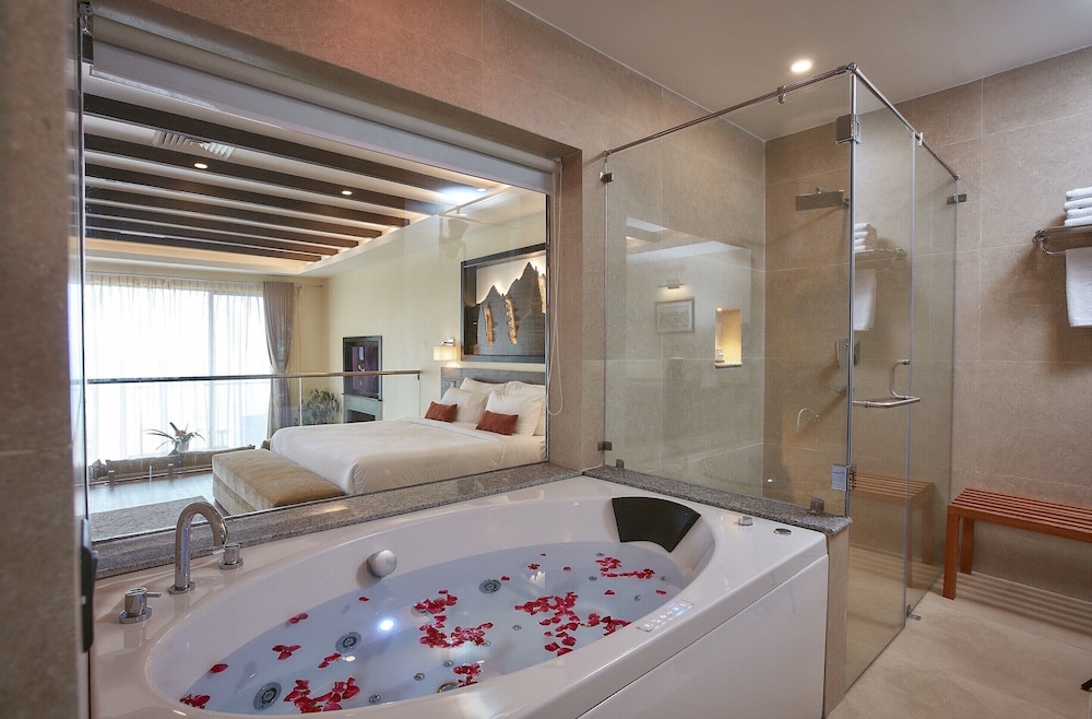 Executive, Queen Bed