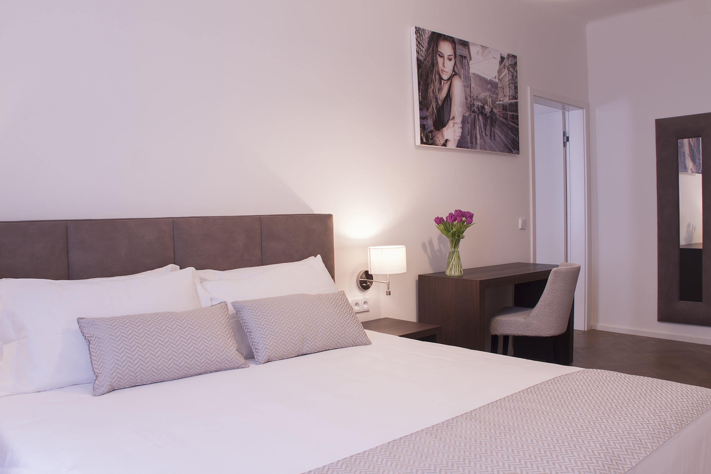 limehome Prague Halkova 6/32