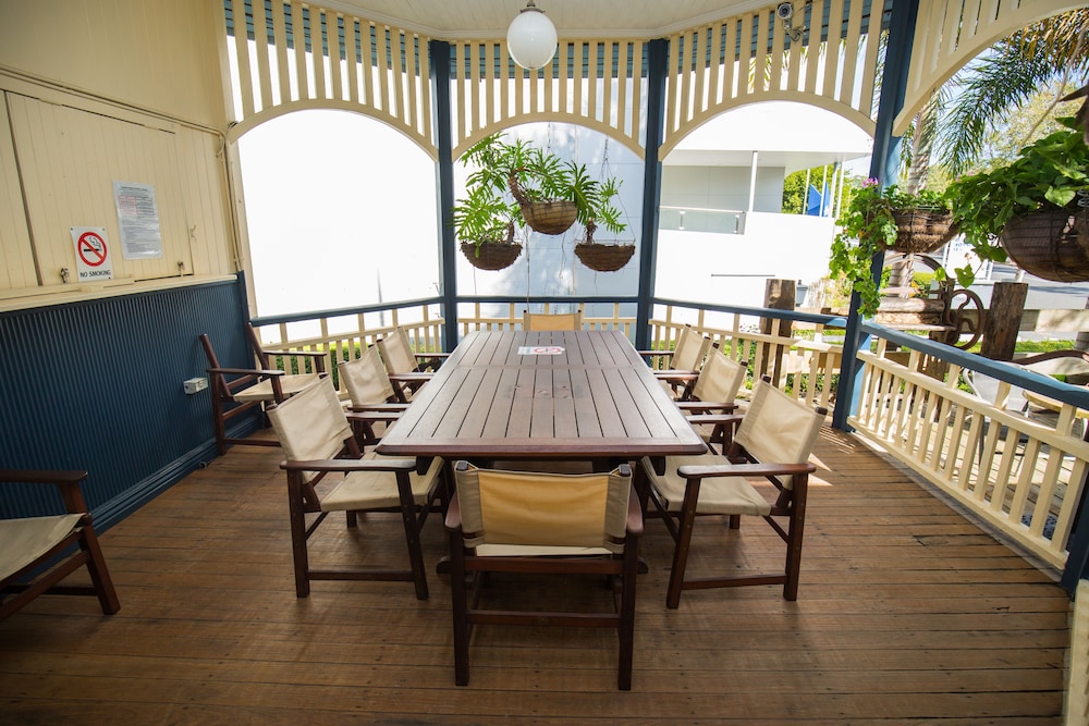 BRISBANE MANOR HOTEL 47/60