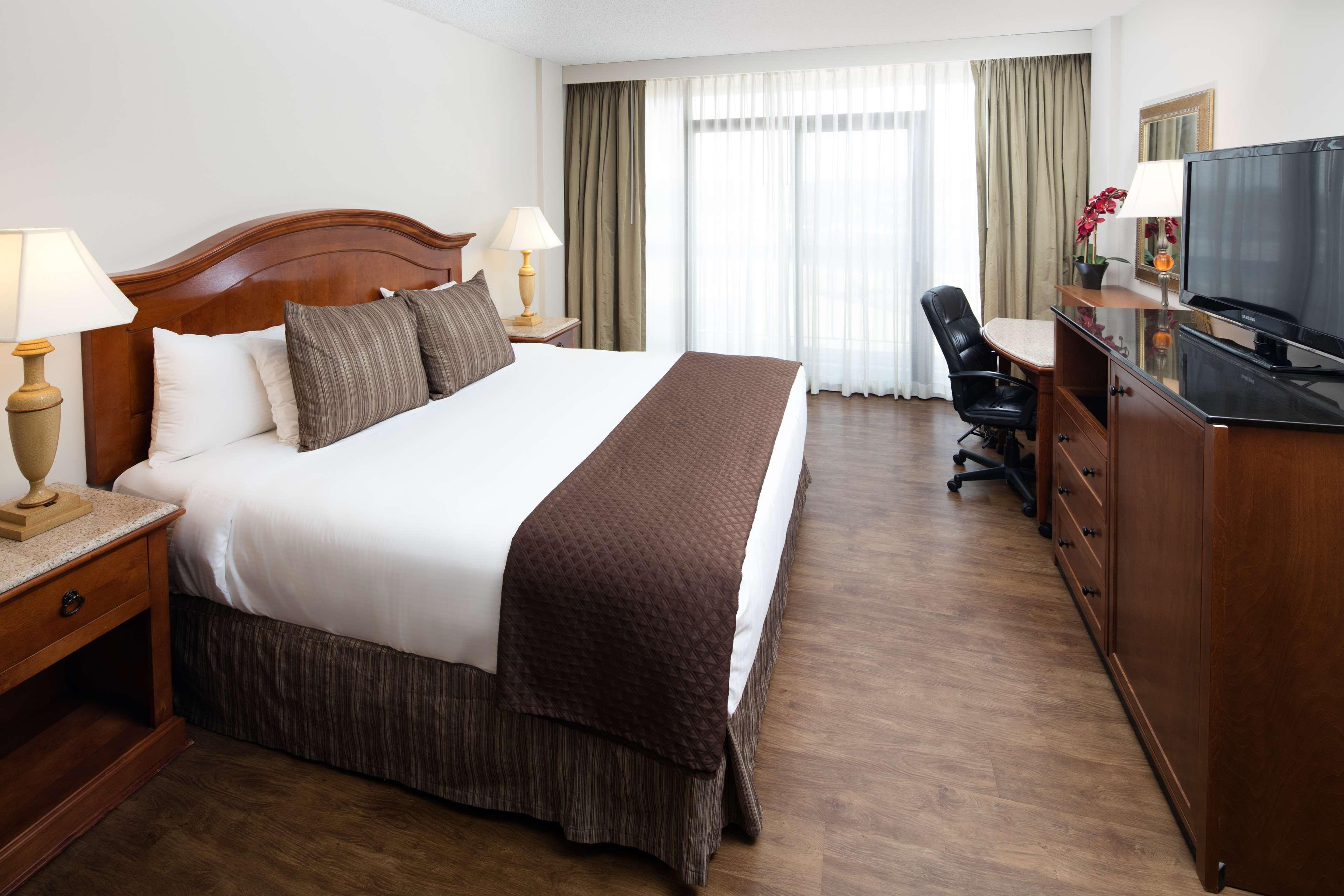 Suite, Jetted Tub