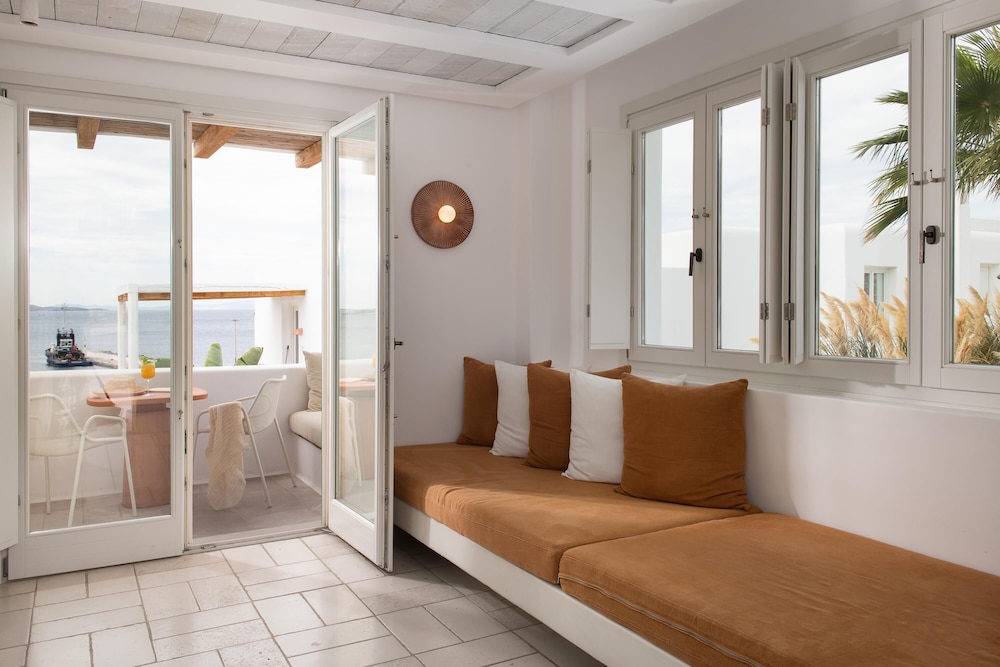 Porto Mykonos Hotel 55/69