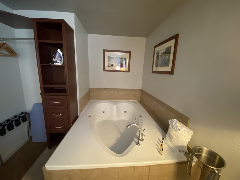 Secrets Inn Lake Tahoe 68/71