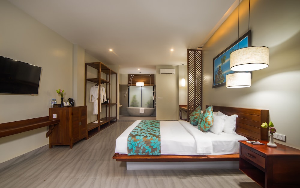 CABANA, SUITE, POOL ACCESS