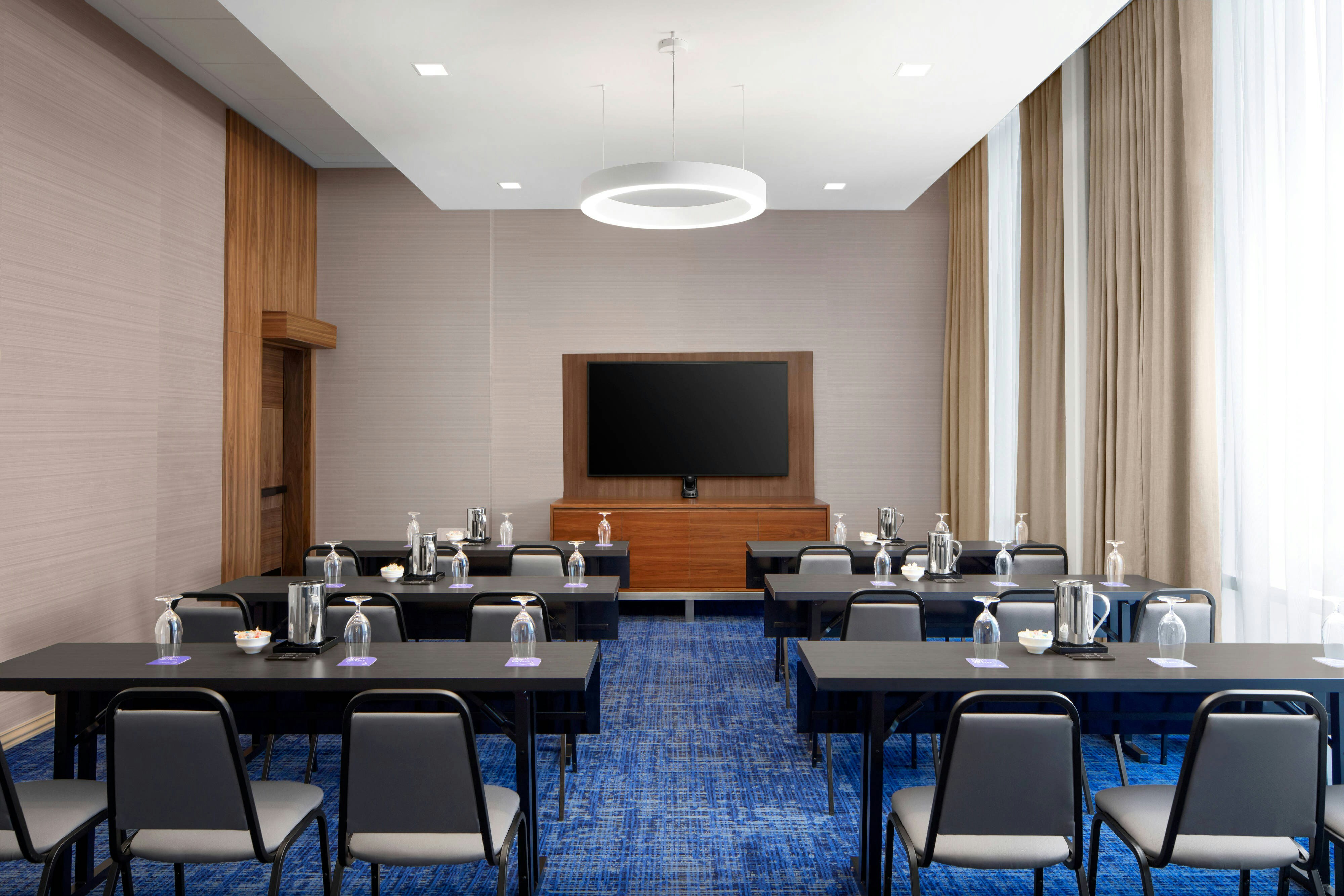 Delta Hotels By Marriott Thunder Bay 43/51