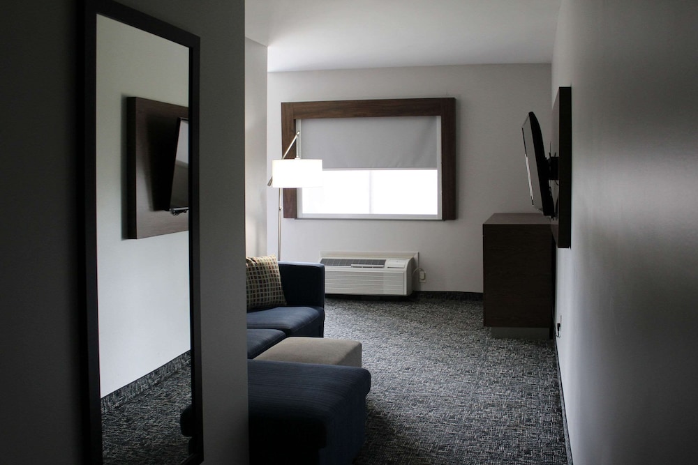 Comfort Inn & Suites Near Lake Guntersville 37/52