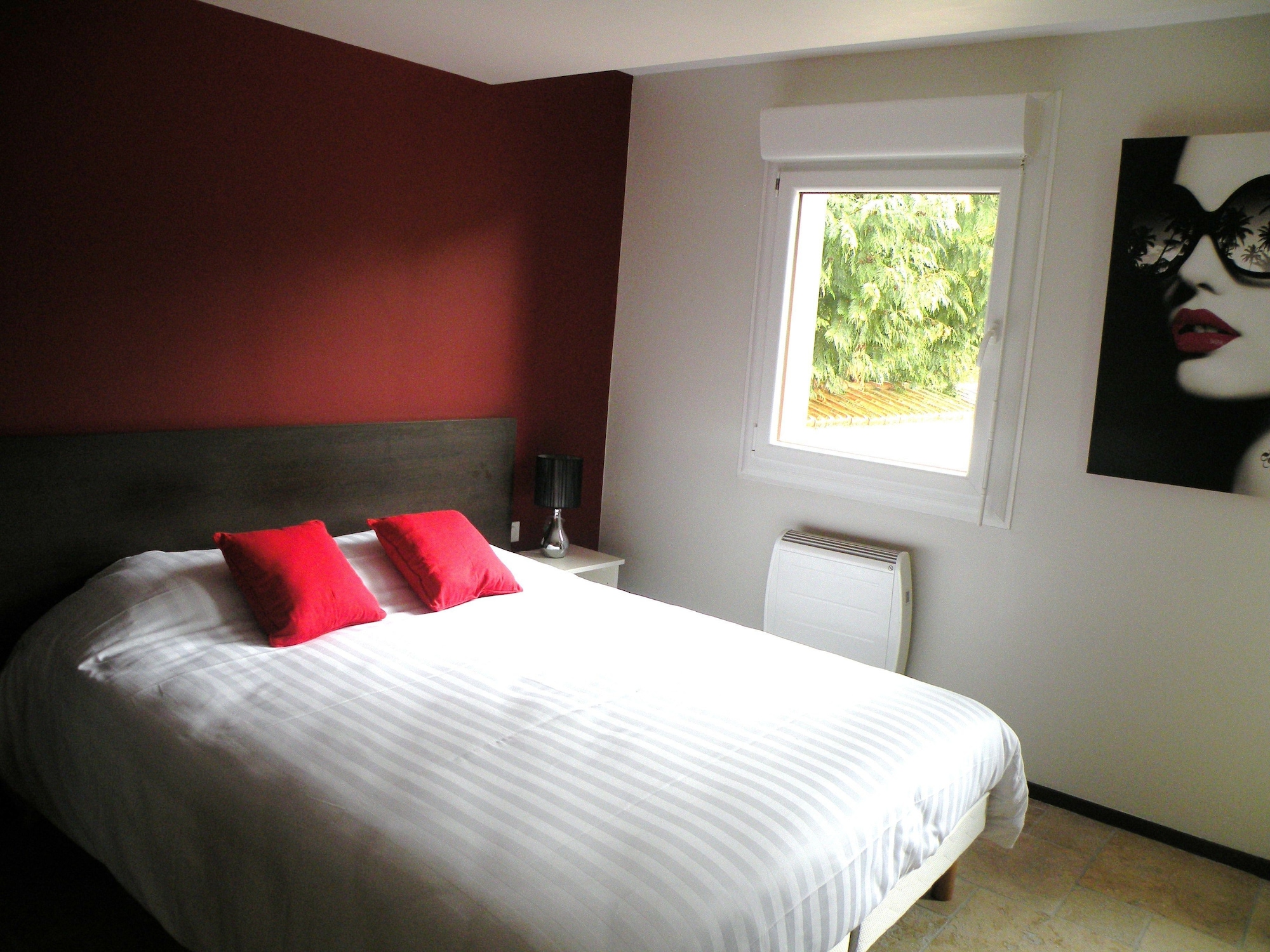 ROOM, TWIN BEDS