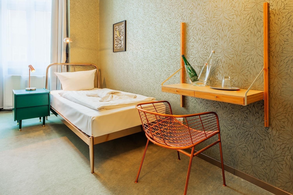 ROOM, SINGLE, SINGLE BED