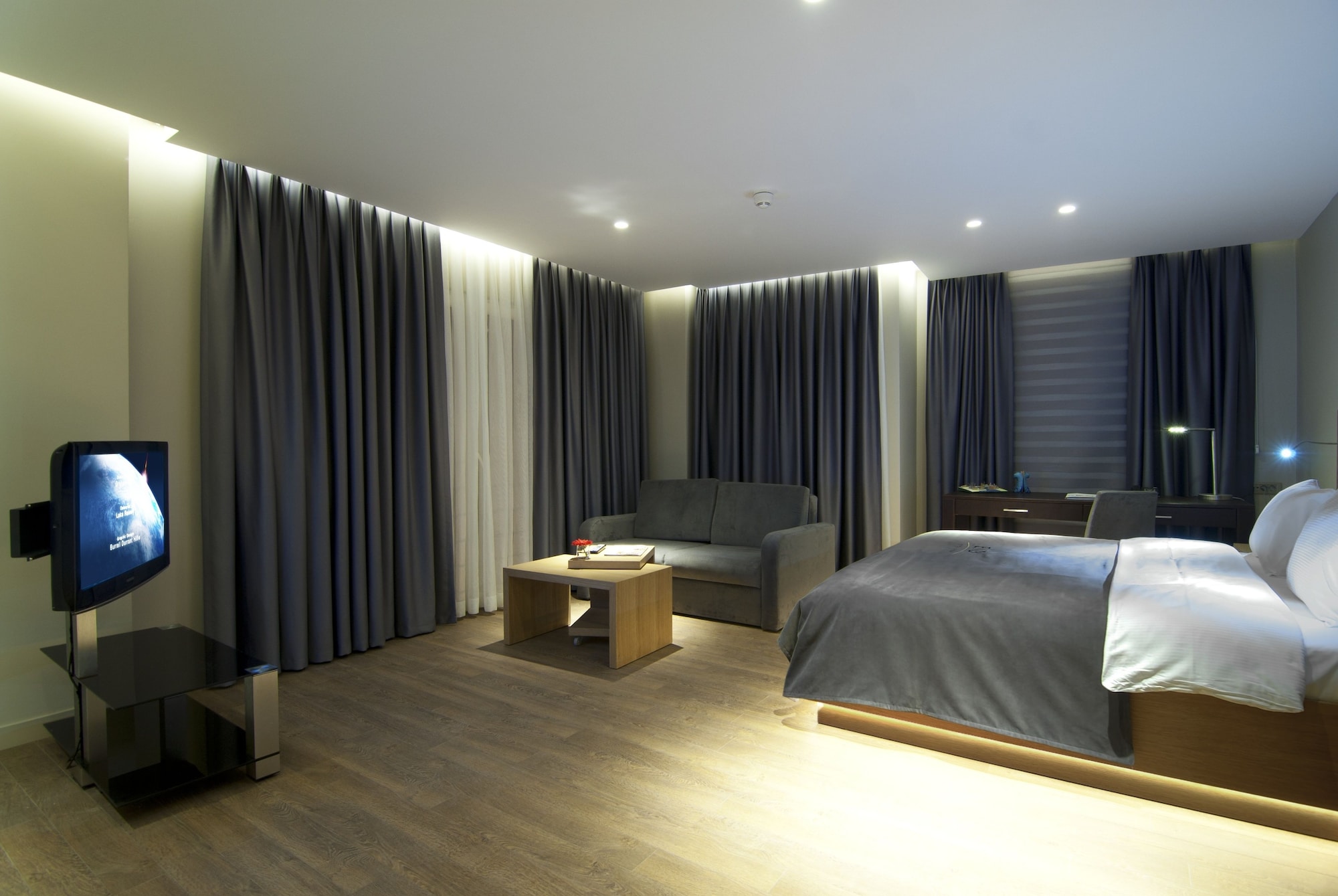 LUXURY, QUADRUPLE
