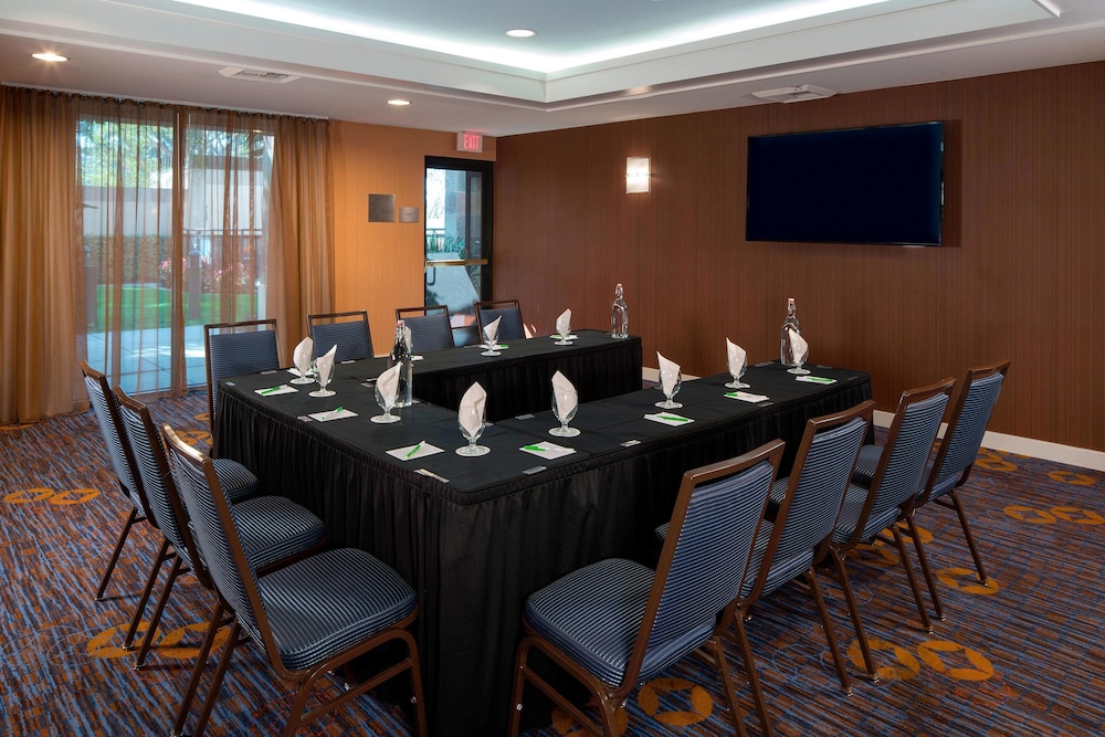 Courtyard by Marriott San Diego Carlsbad 24/27
