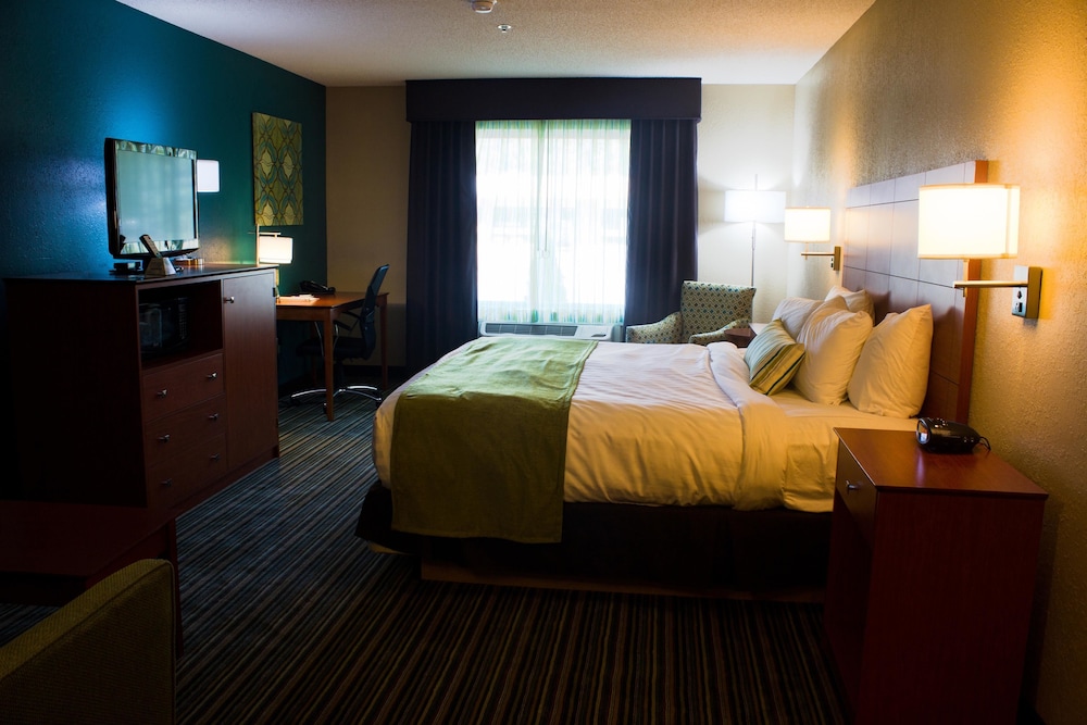 Best Western Plus Menomonie Inn & Suites 6/39