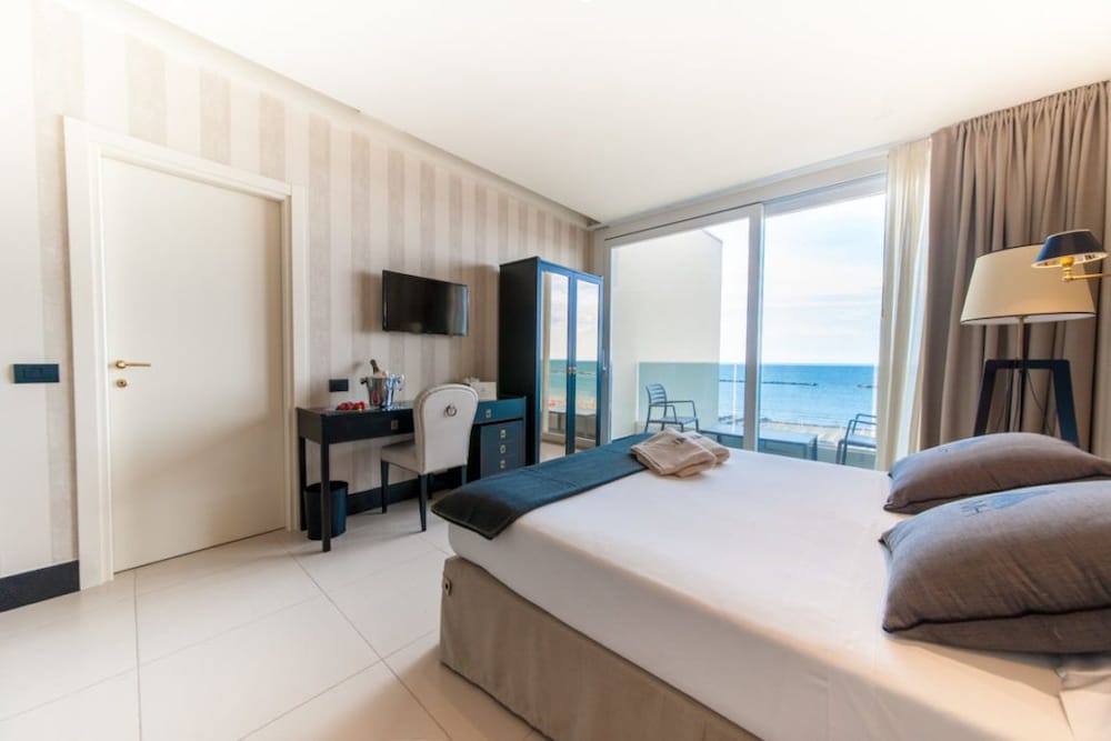 Vista Mare Hotel 10/62