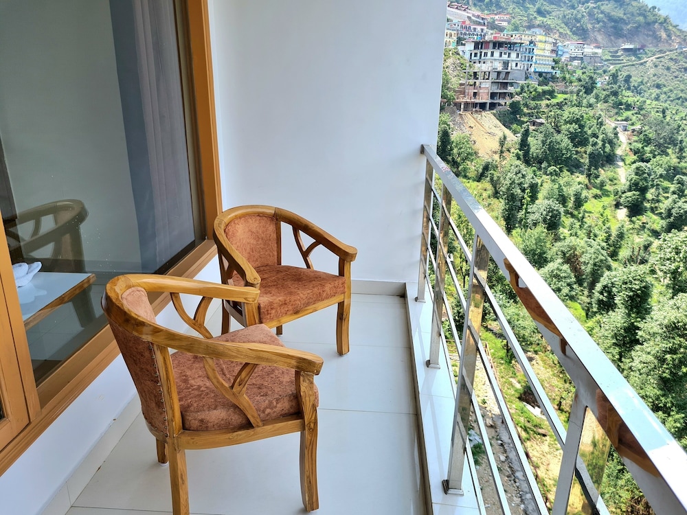Amritara Sun Inn, Phata 34/40