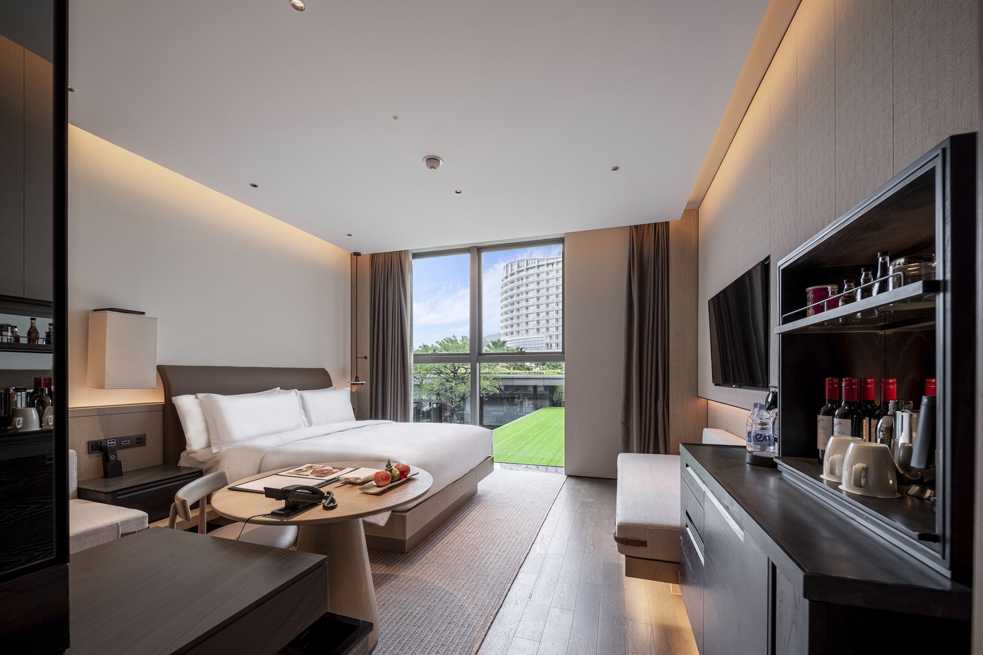Classic, King Bed, Garden View, Club Lounge Access