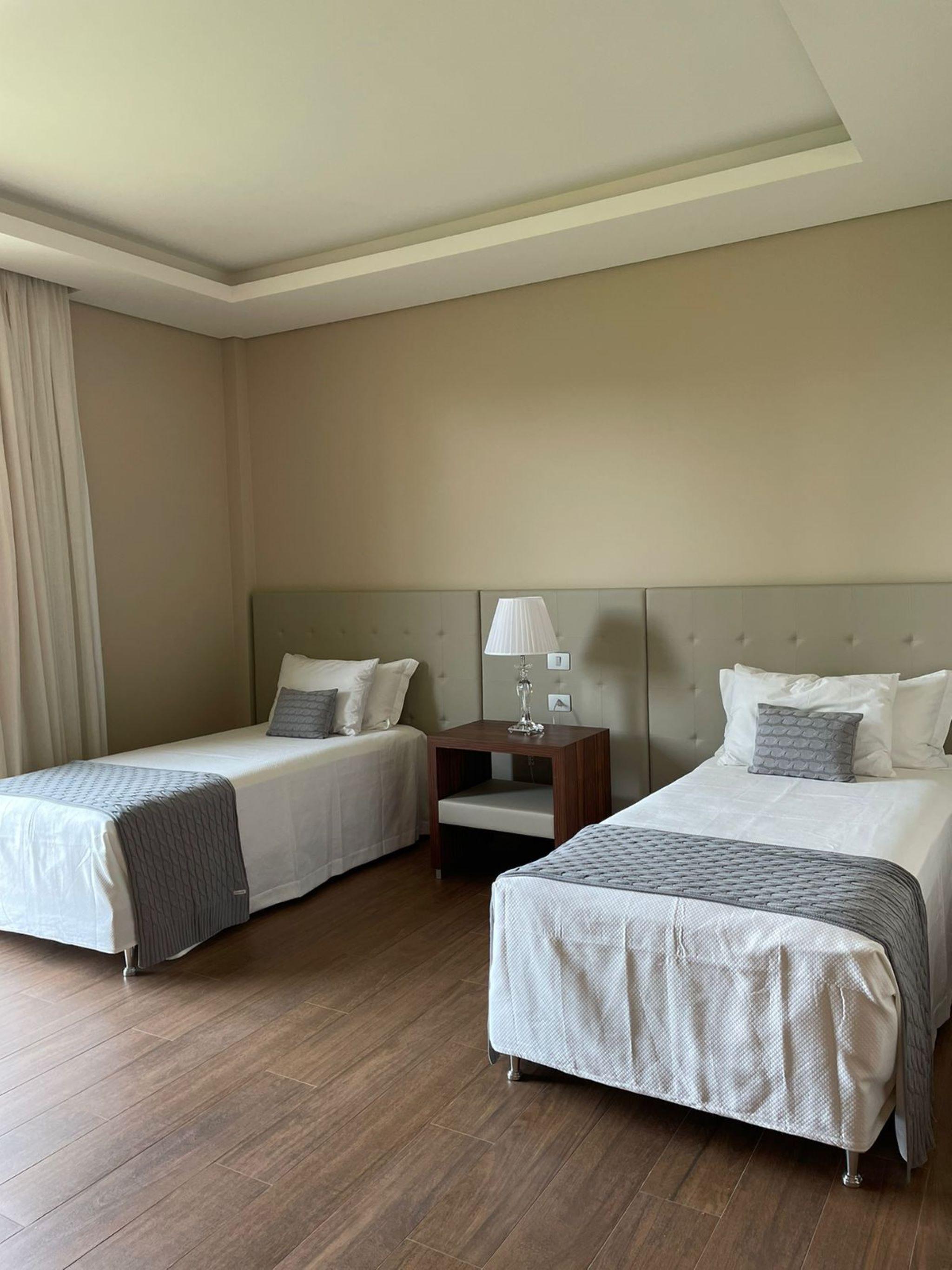 Silver, Deluxe, Suite, Twin Beds
