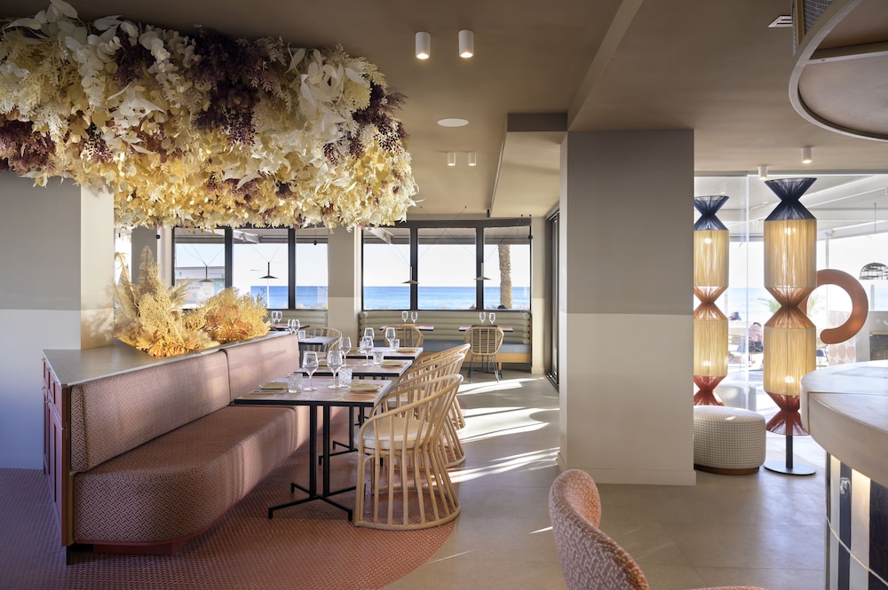 Akquaaa Boutique Hotel 26/48