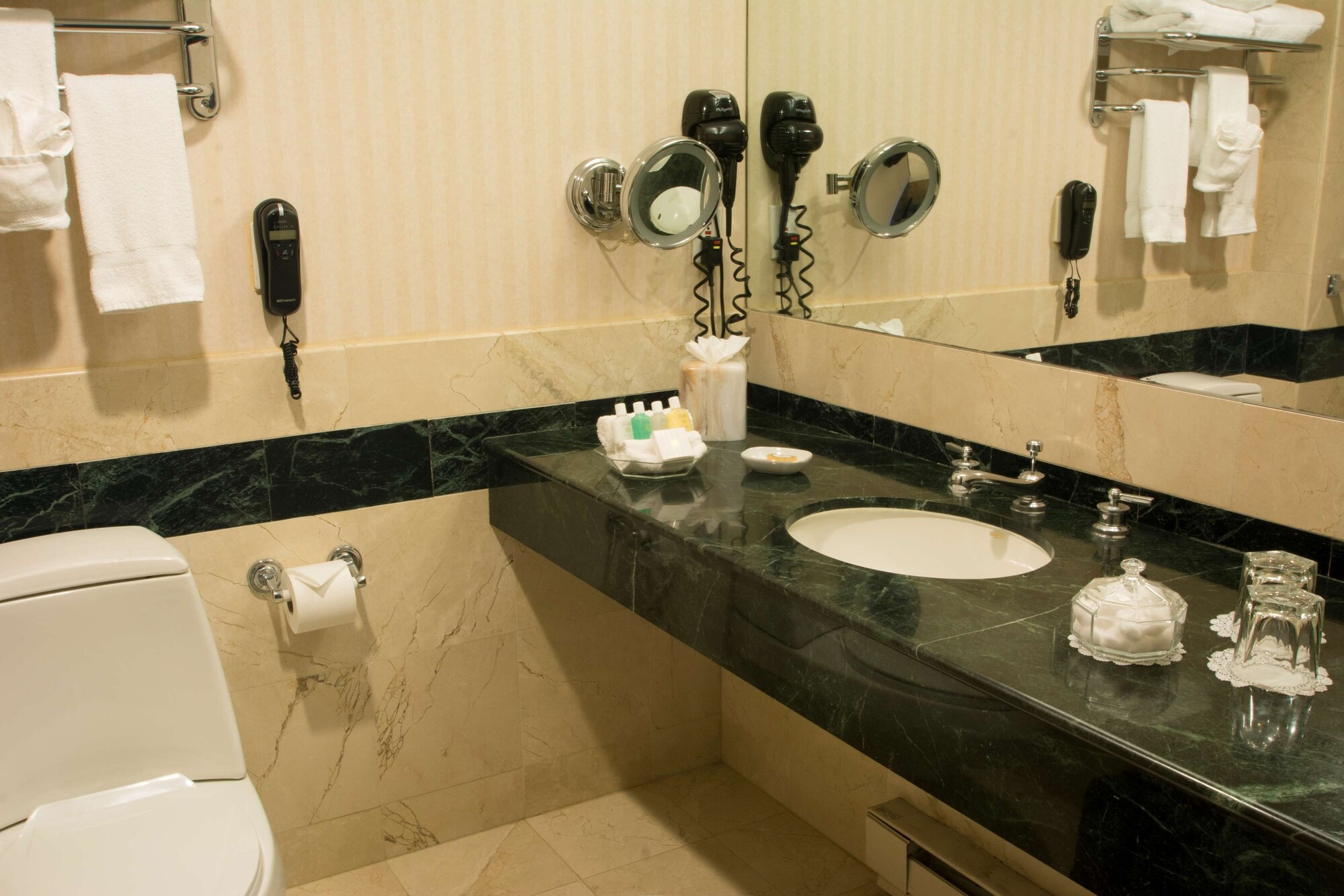 غرفة قياسية بسريرين مزدوجين، Inn At Great Neck 6/6