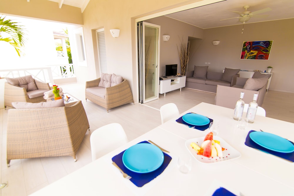 Tracadero Beach Resort 9/77