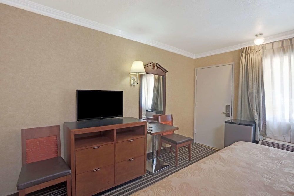 Buena Park Inn 51/63