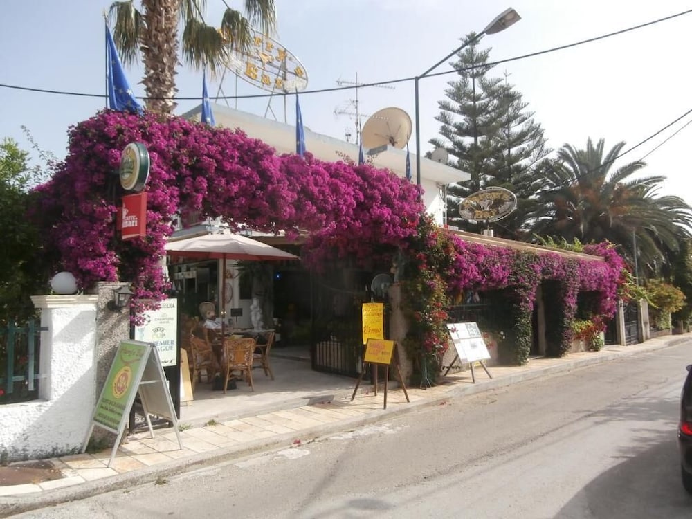 Harry's Bar & Apartments 2/50