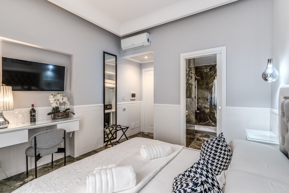 Rome 55 Piazza Di Spagna Luxury Rooms 11/50