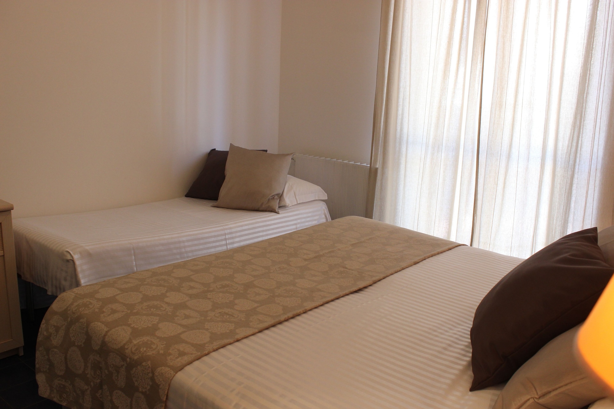 ROOM, TRIPLE