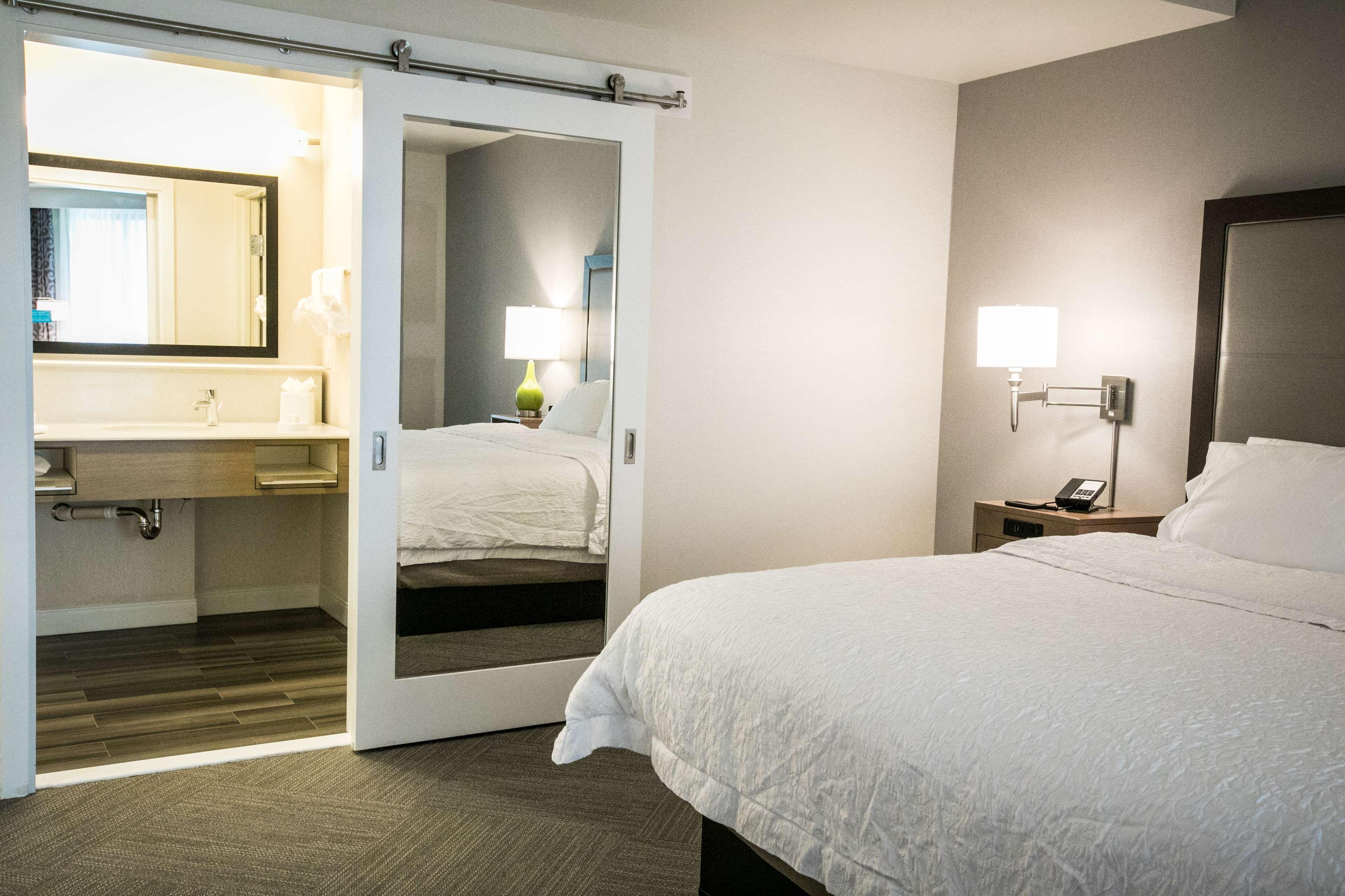 STUDIO, KING BED, SOFA, ACCESSIBLE