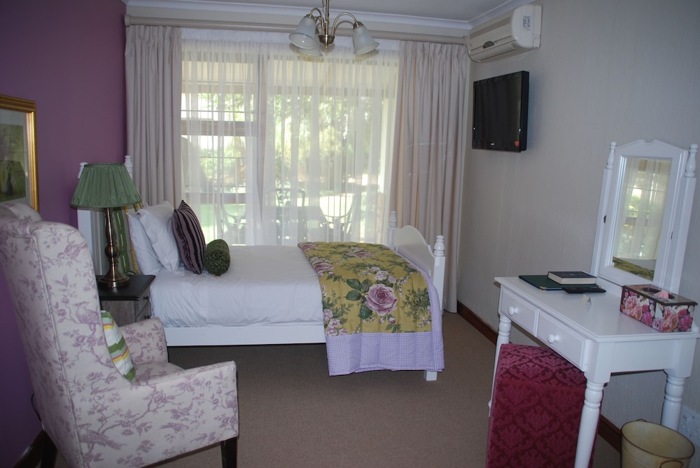 Sunninghill Guest Lodge 12/36