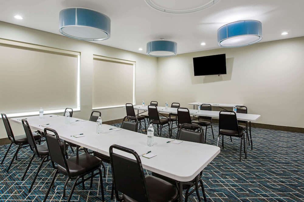 La Quinta Inn And Suites By Wyndham Lake Charles - Westlake 37/45