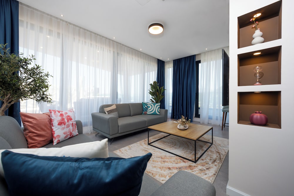Royal Blue Resort & Residences 31/50