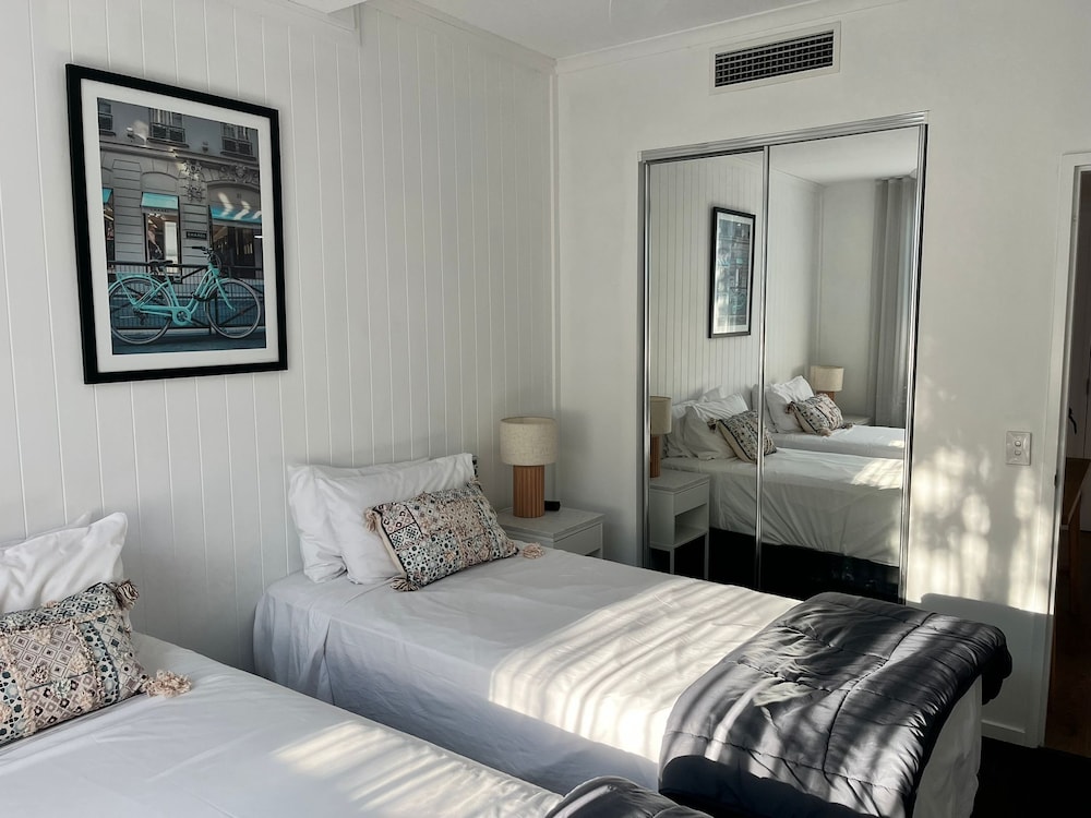 Swell Resort Burleigh Beach 27/50