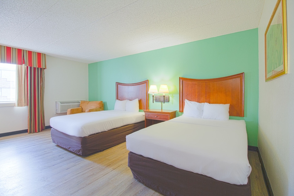 2 Full Beds with Kitchenette
