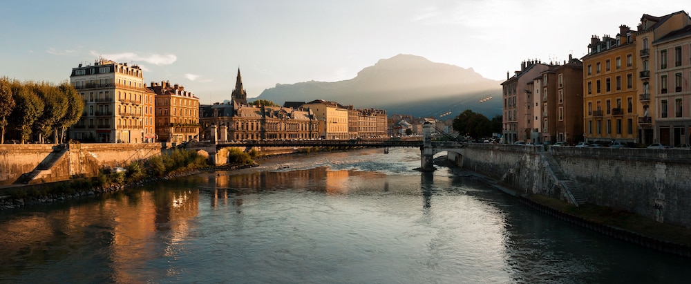 Europe Grenoble Hyper-Centre 46/50