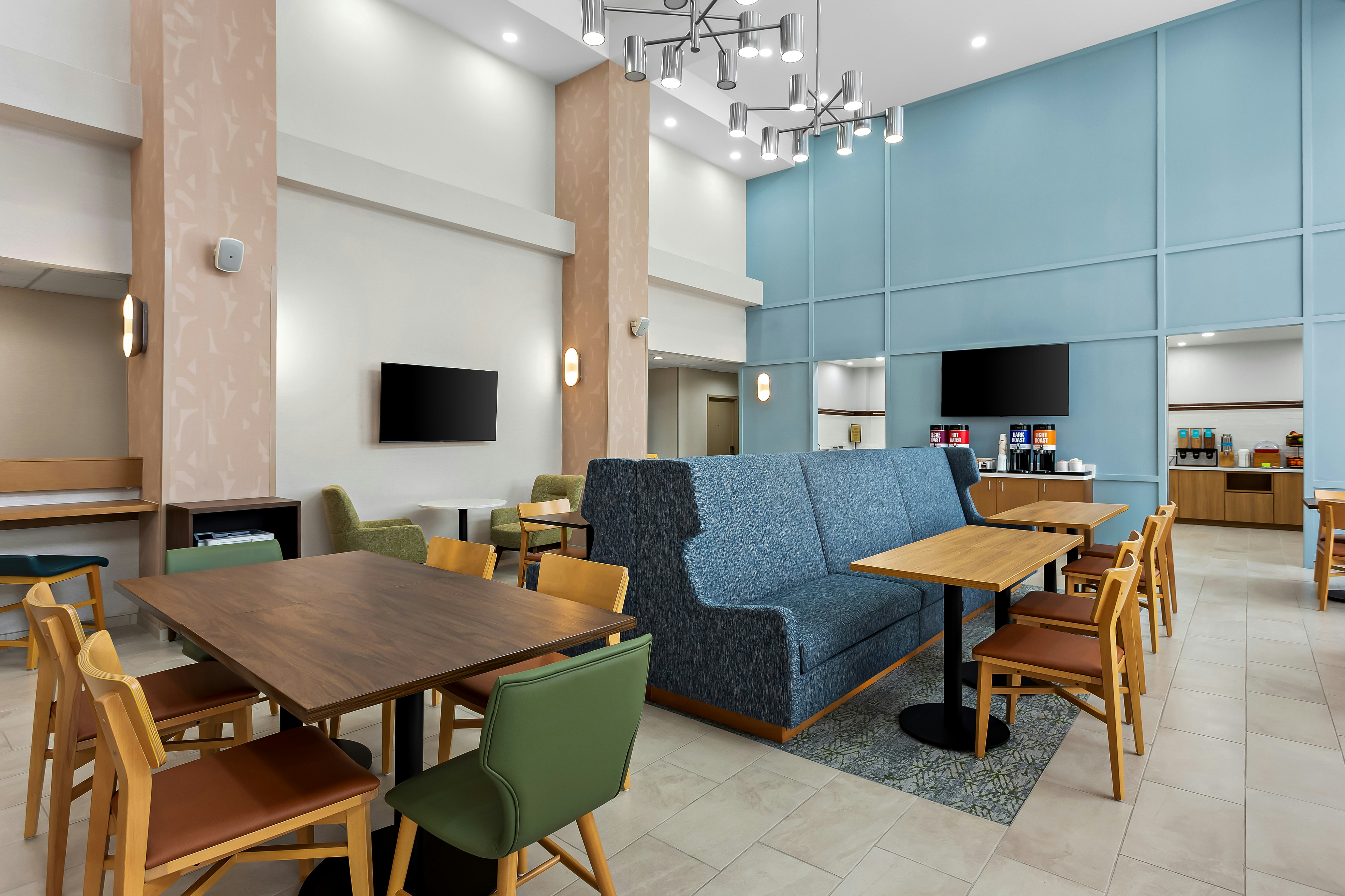 Hampton Inn Suites Bolingbrook 38/48
