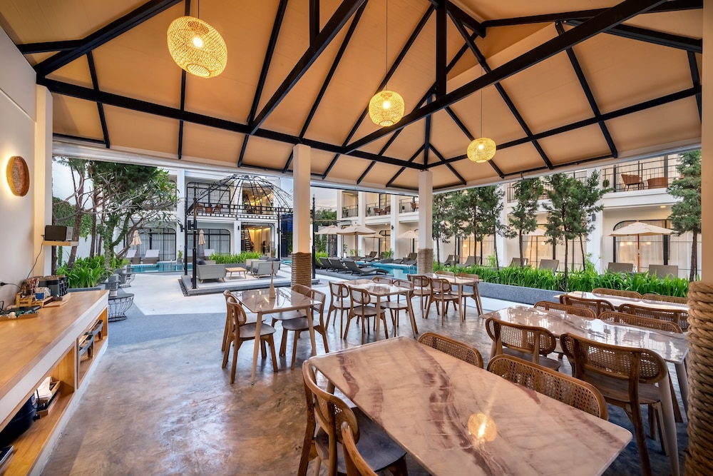Ai Pai Hotel 81/95