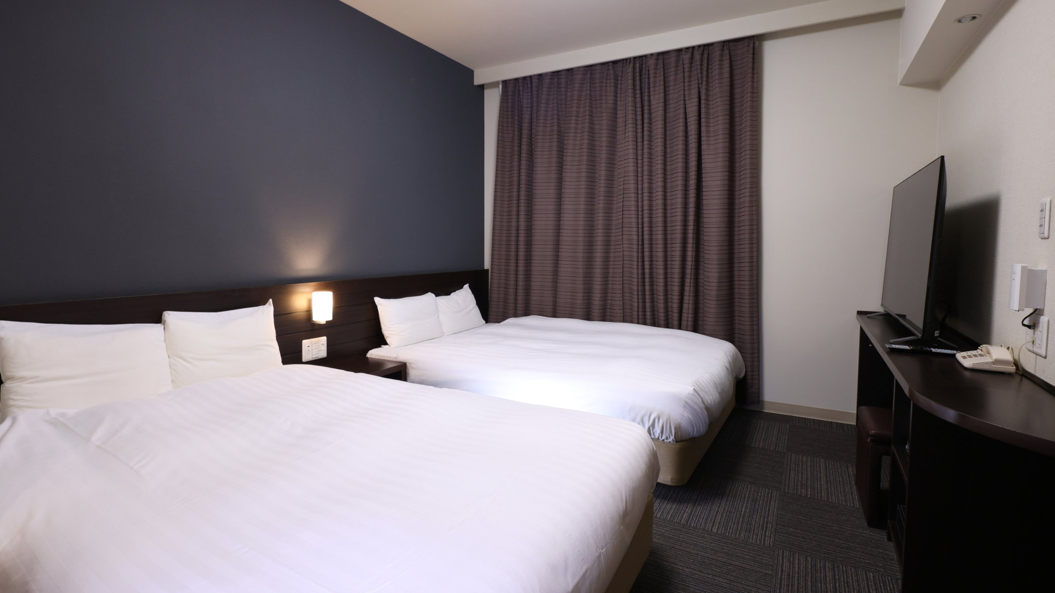 ROOM, TWIN BEDS