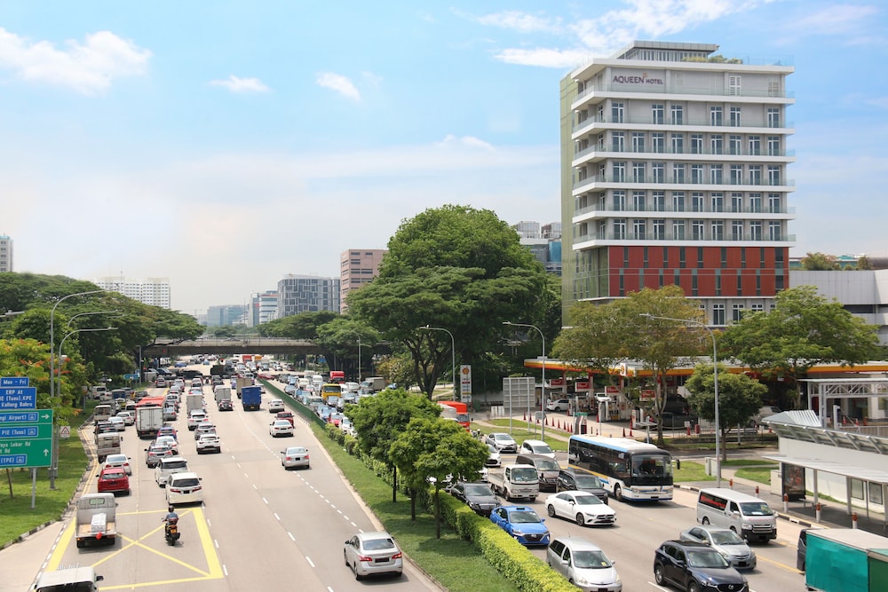 Aqueen Hotel Paya Lebar 28/32