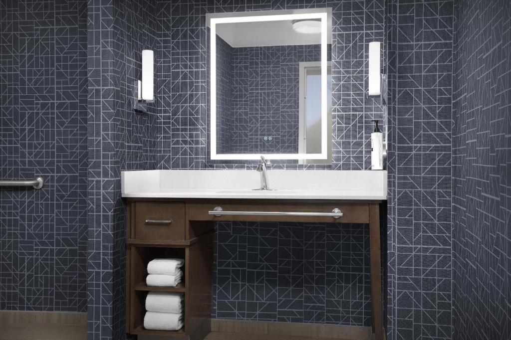 جناح بسريرين كوين مع أريكة لذوي الإعاقة، HOMEWOOD SUITES BY HILTON GAITHERSBURG/ WASHINGTON, DC NORTH 7/7