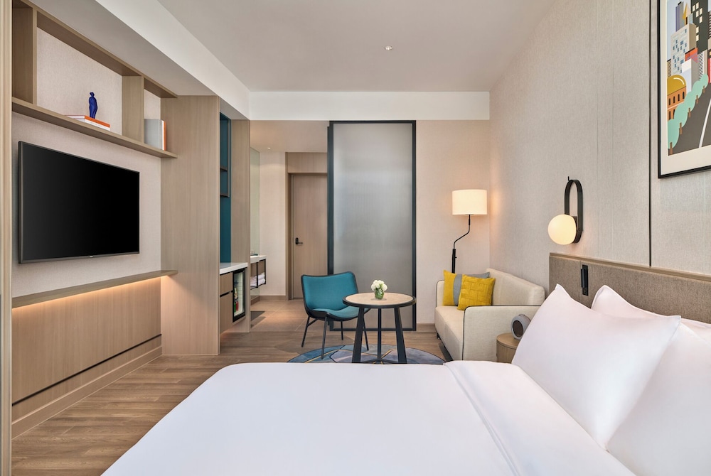 Habitat, King Bed, Queen Bed