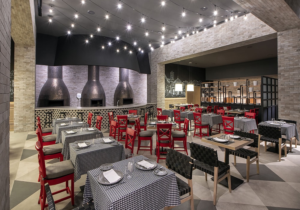 Unique Club at Lopesan Costa Bavaro 35/50