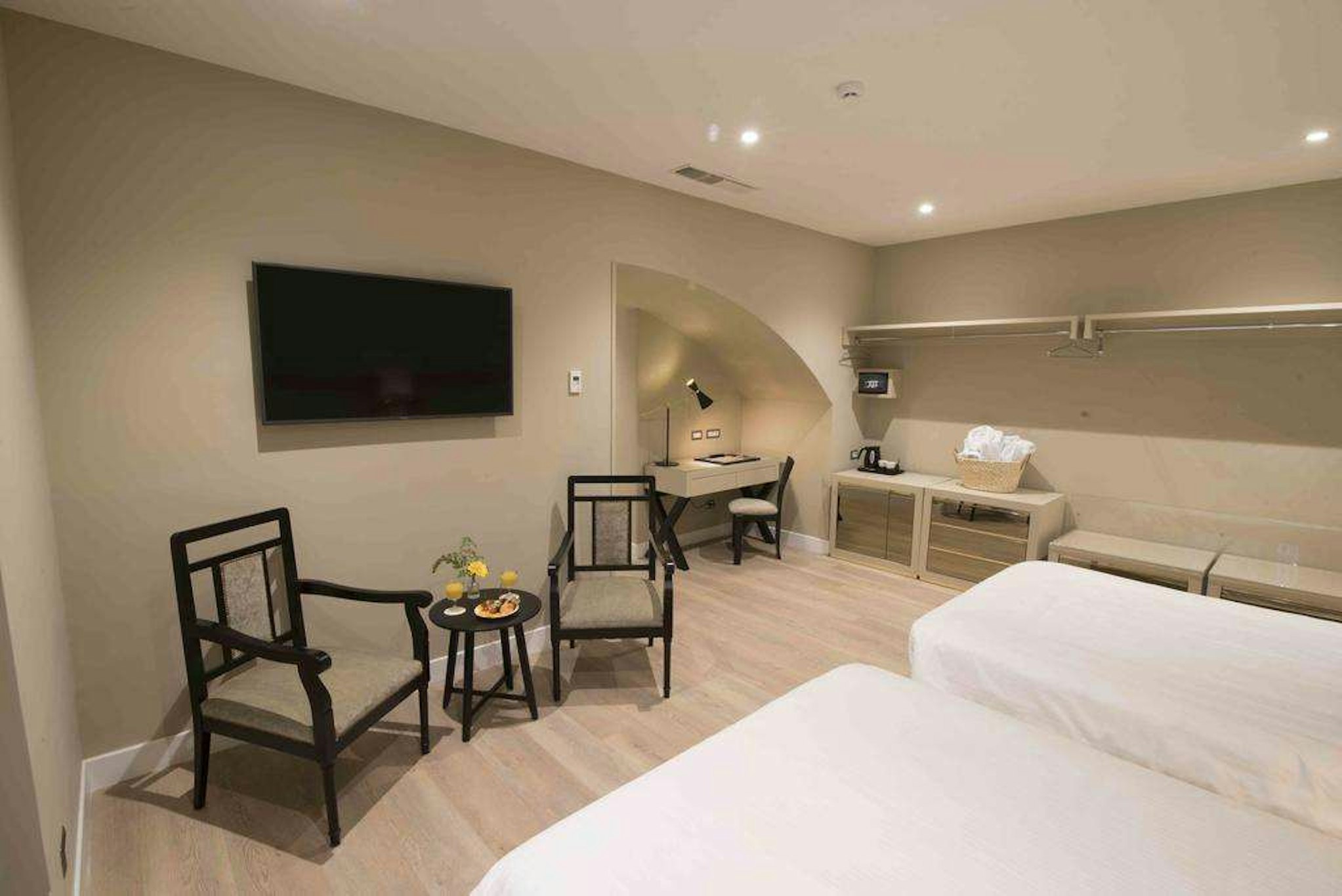Caruso Place Boutique Wellness Suites 44/70