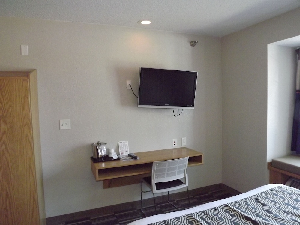 Microtel Inn Suites Ames 18/38