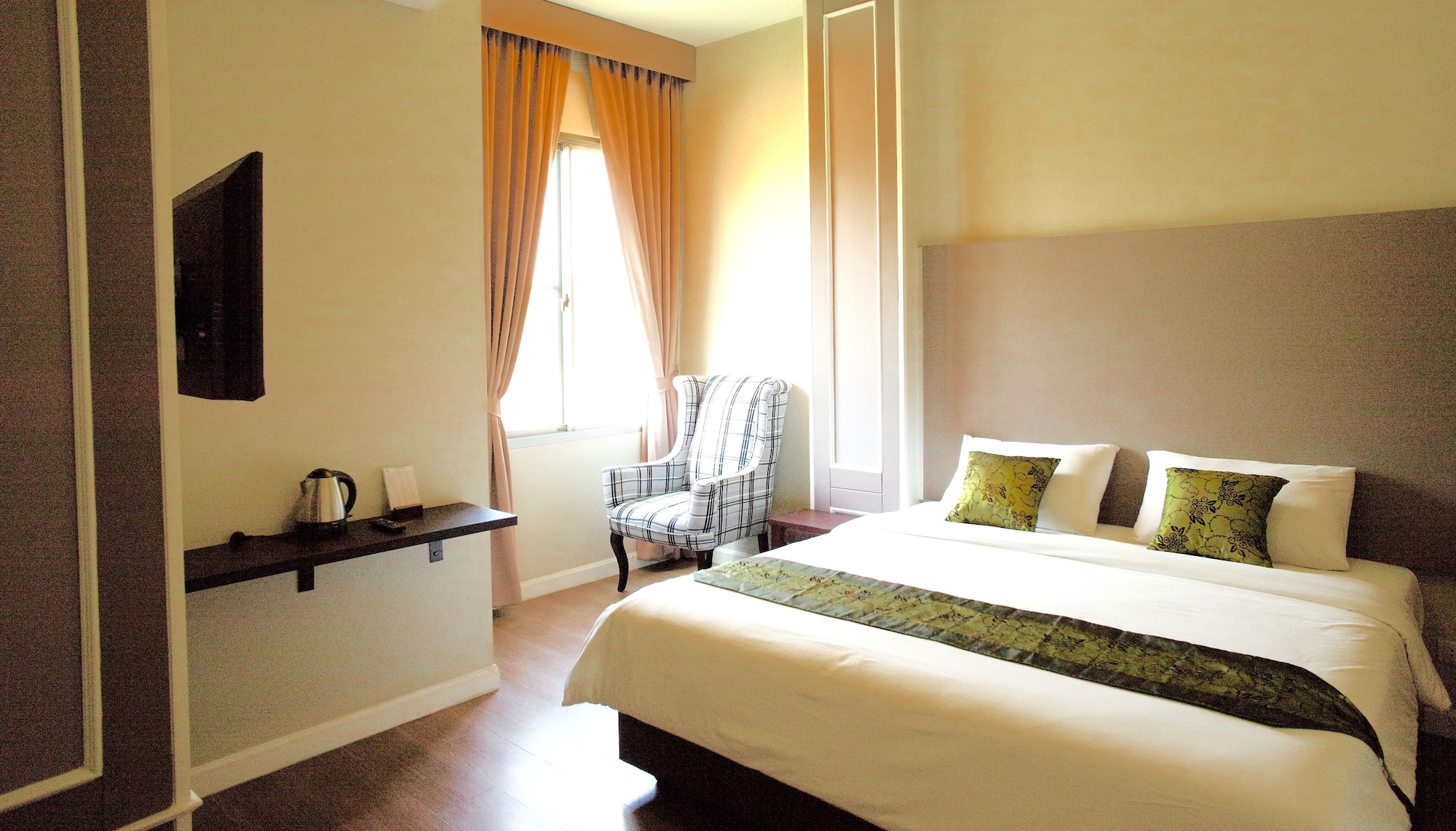 DELUXE, DOUBLE BED